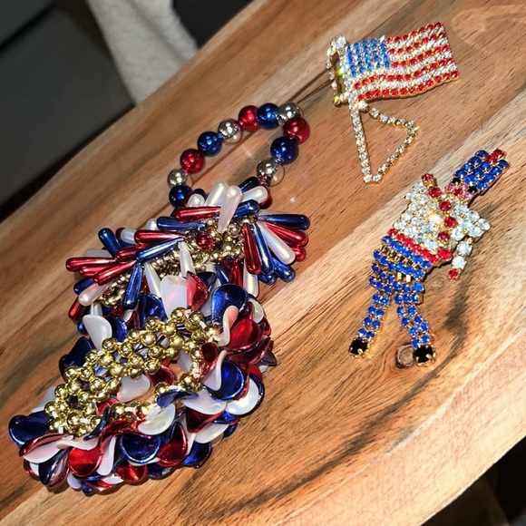 Red white blue patriotic USA flag & soldier broach (2) w/ gold back & bracelets - Picture 15 of 16